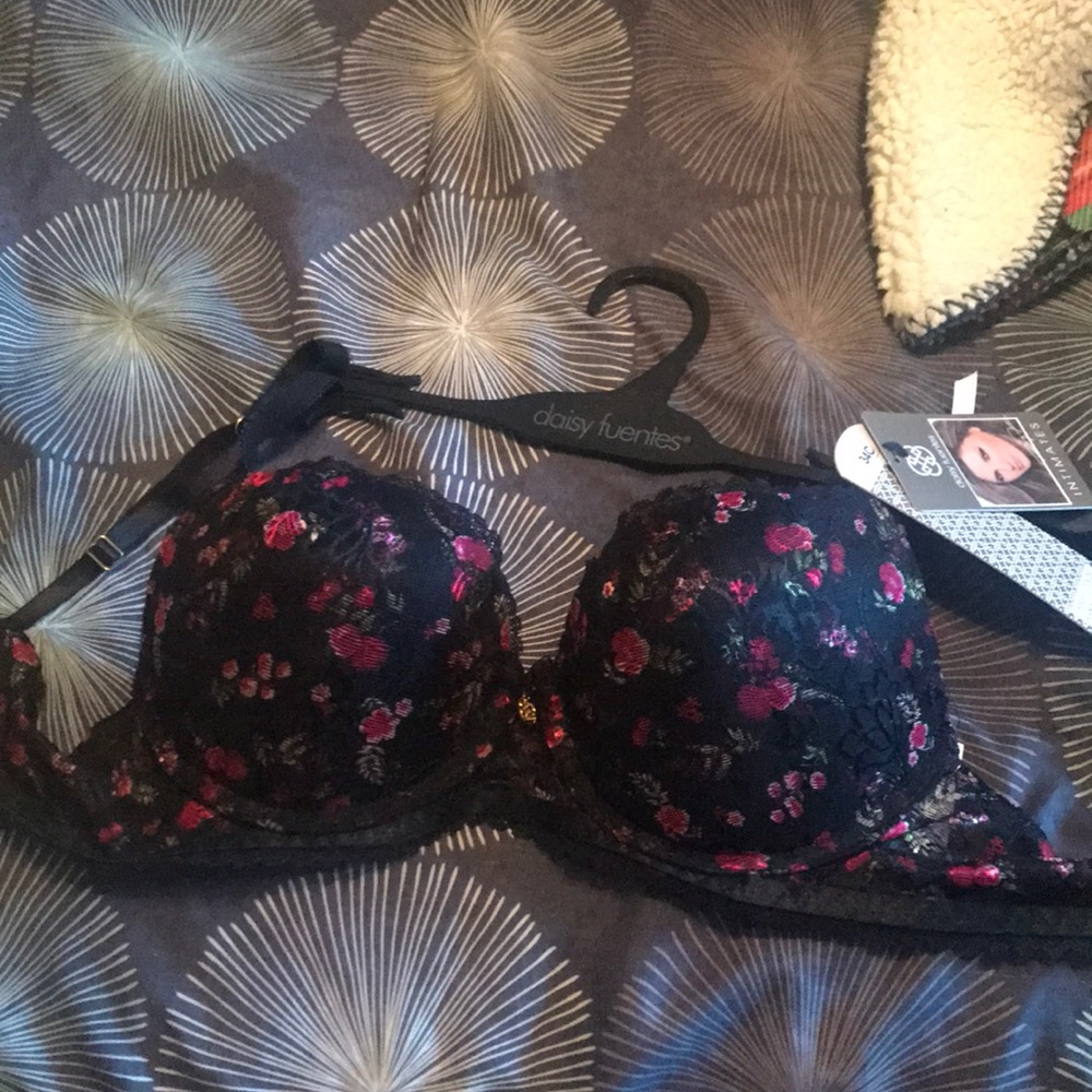 Daisy Fuentes push up bra